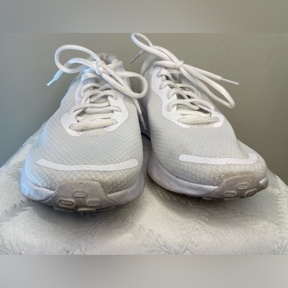 Women's Nike Revolution 7 White Running Shoes Size 8.5 - Picture 4 of 9